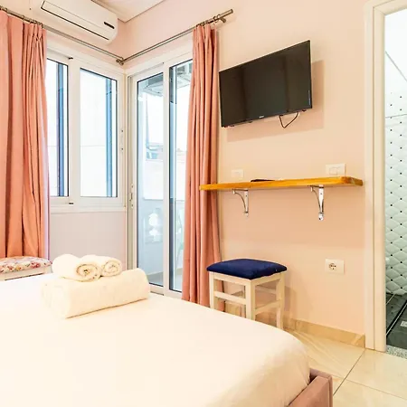E Bardhe Hotel *