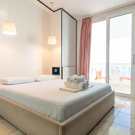 E Bardhe Hotel